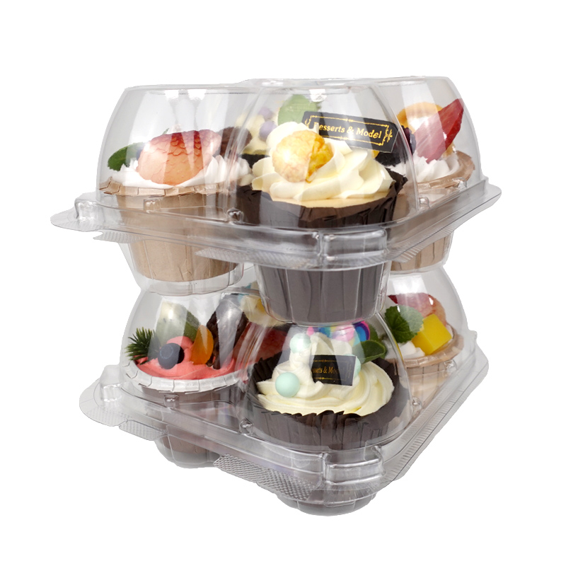 4 cupcakes clear plastic containers